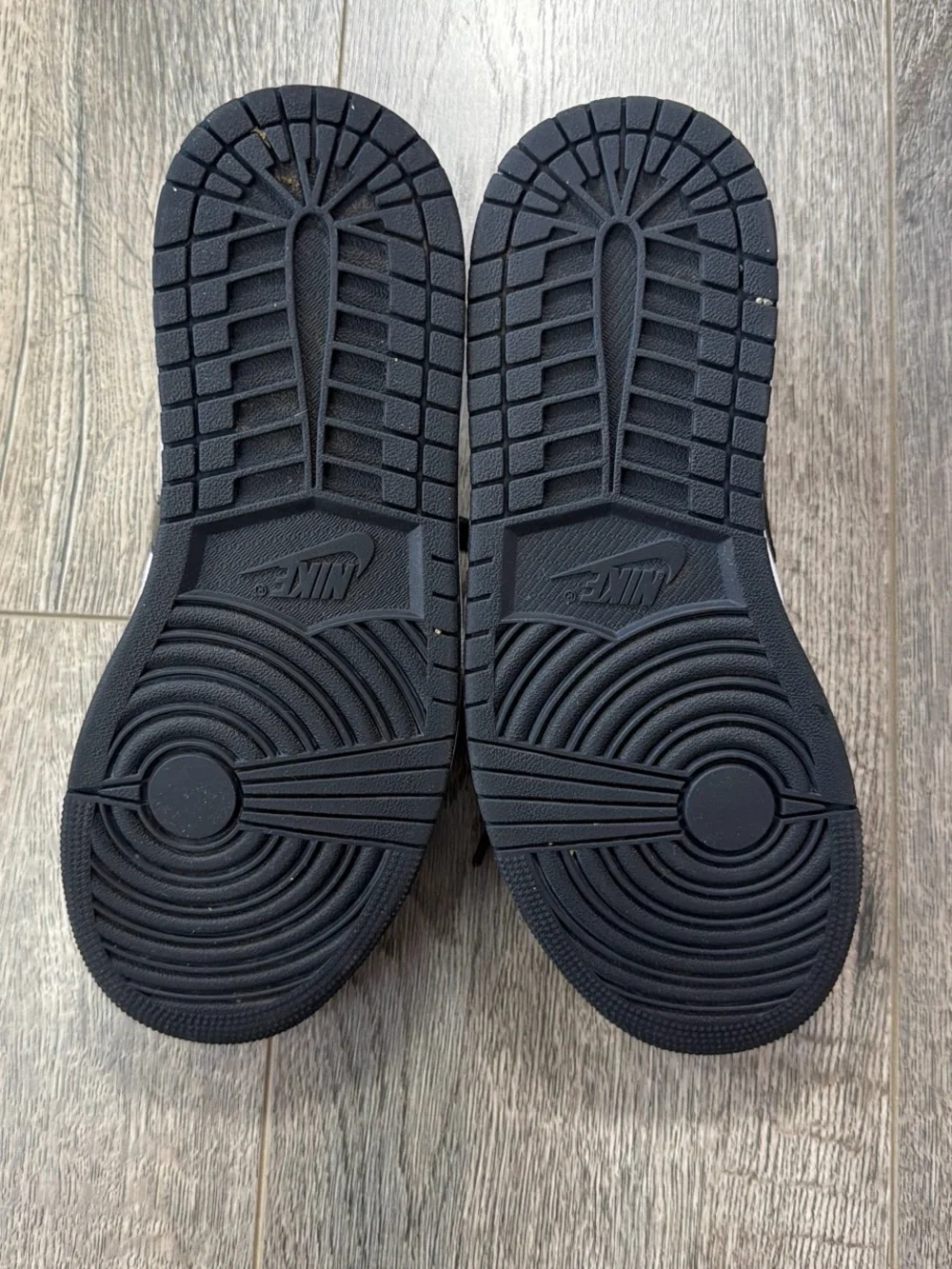 Jordan Men’s Black/White Low-Top Sneakers